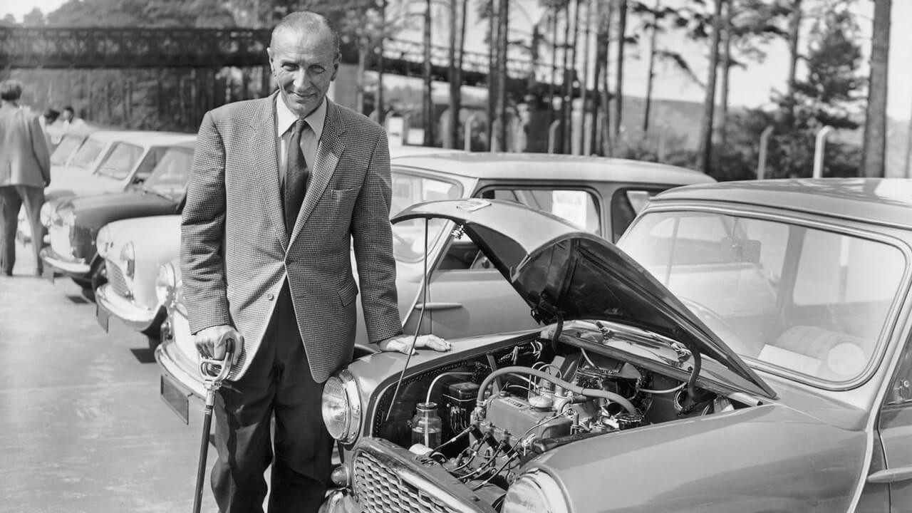 SİMGE HALİNE GELMİŞ BİR OTOMOBİLİN YARATICISI: ALEC ISSIGONIS. SİMGE HALİNE GELMİŞ BİR OTOMOBİLİN YARATICISI: ALEC ISSIGONIS.